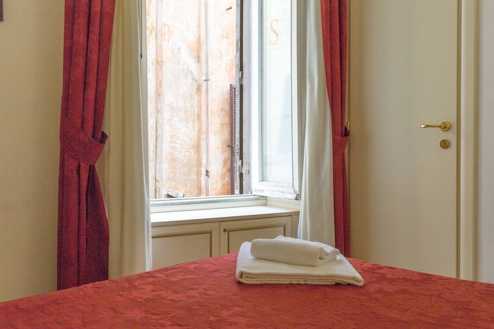 Best Suites Pantheon 12