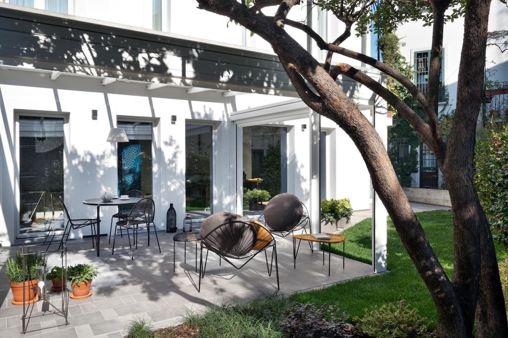 Conti Guest House 14
