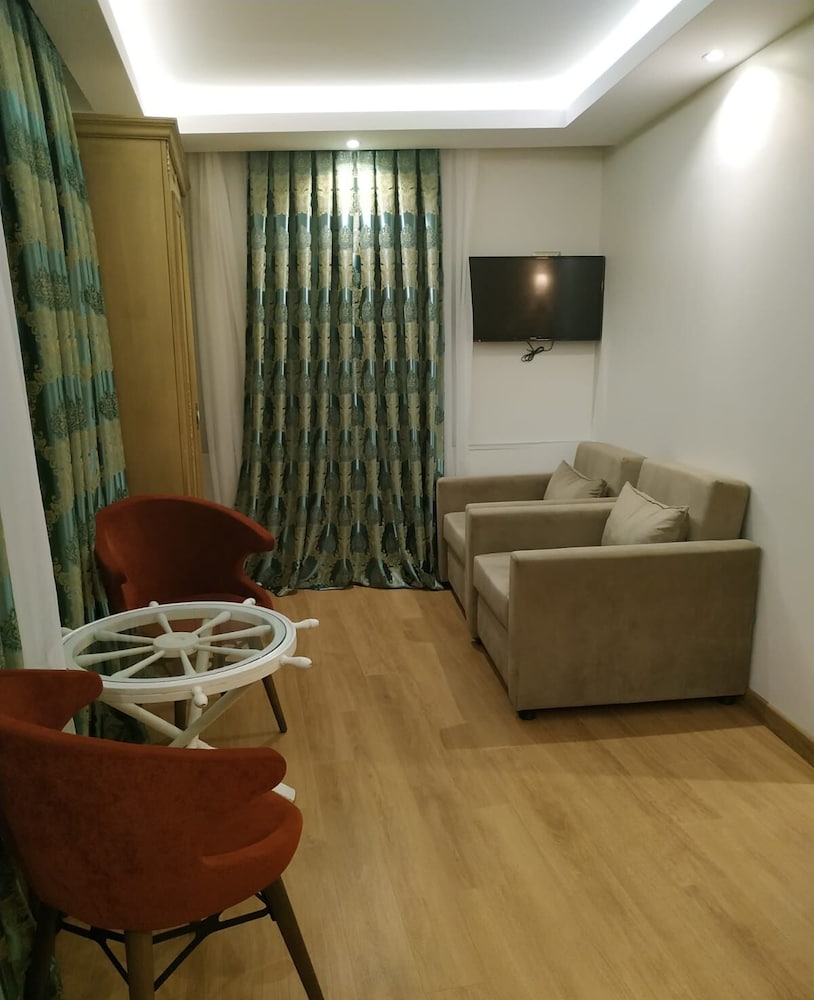 Apple Tree Hotel 23