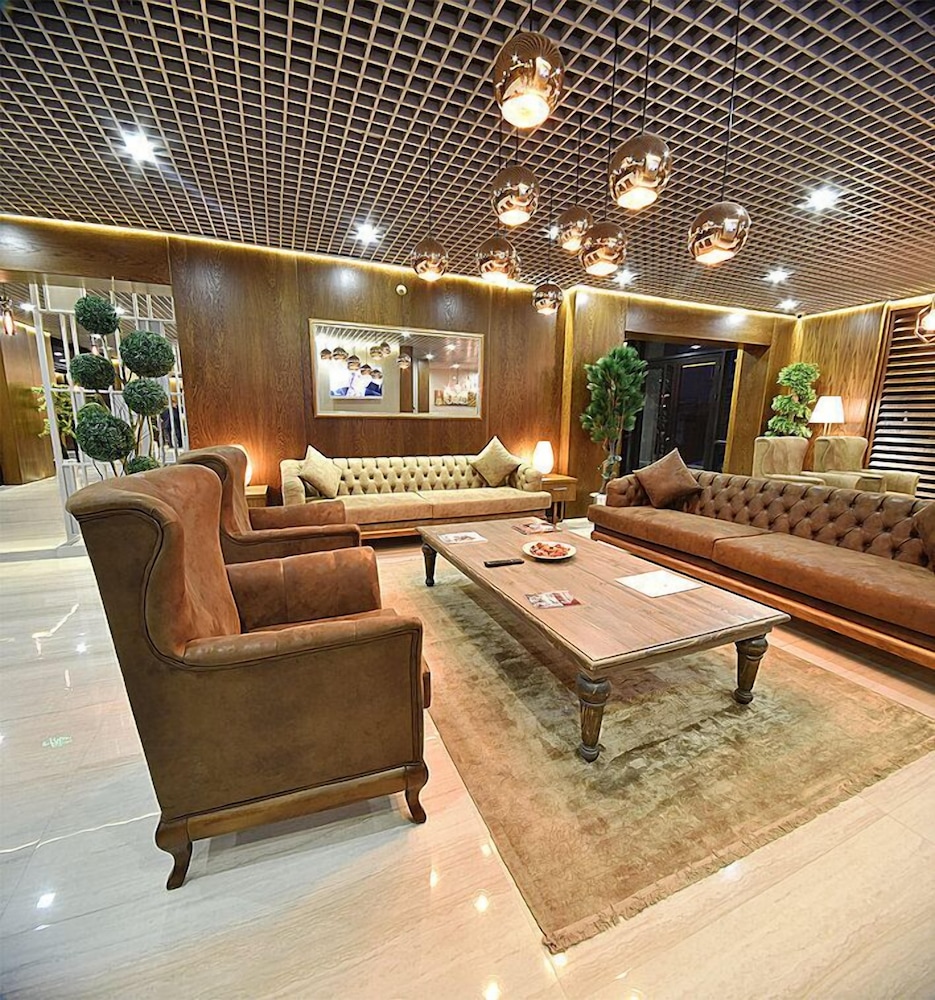 The Elegant Hotel 8