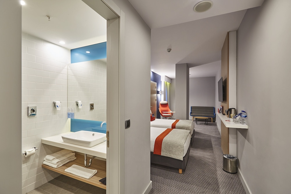 Holiday Inn Express Istanbul - Atakoy Metro 12
