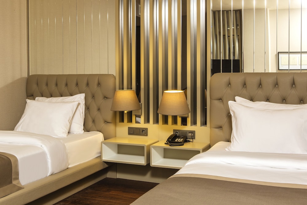 The City Suites 10