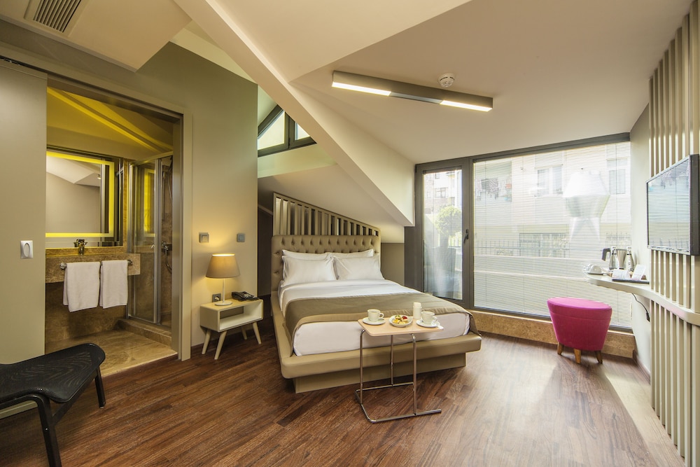 The City Suites 8