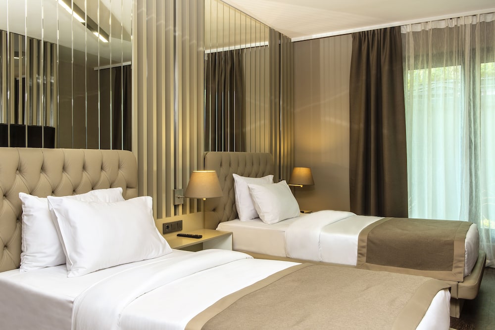 The City Suites 16