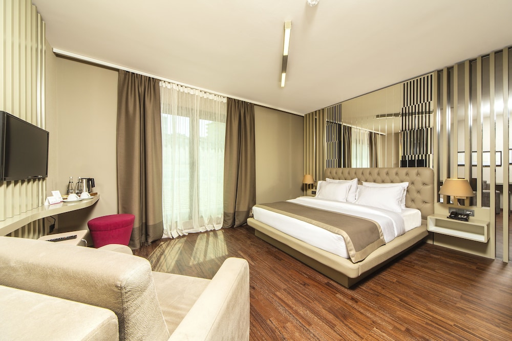 The City Suites 12