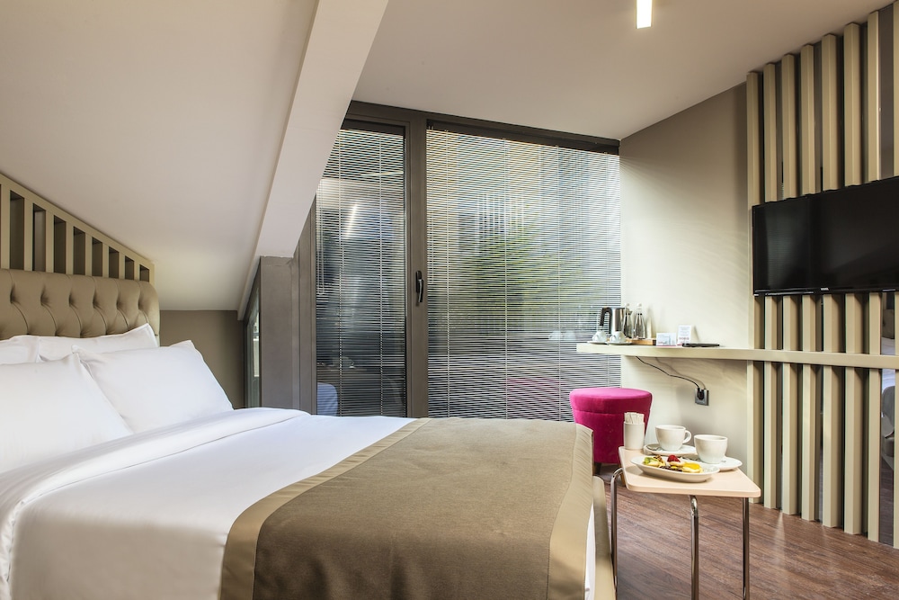 The City Suites 20