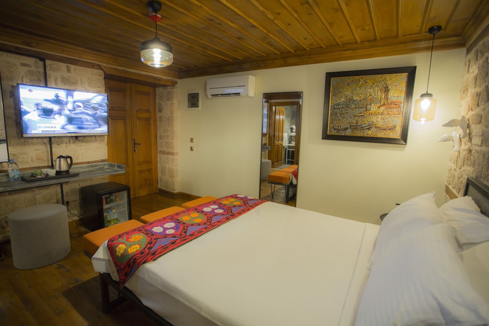 Char Me Hotel 7