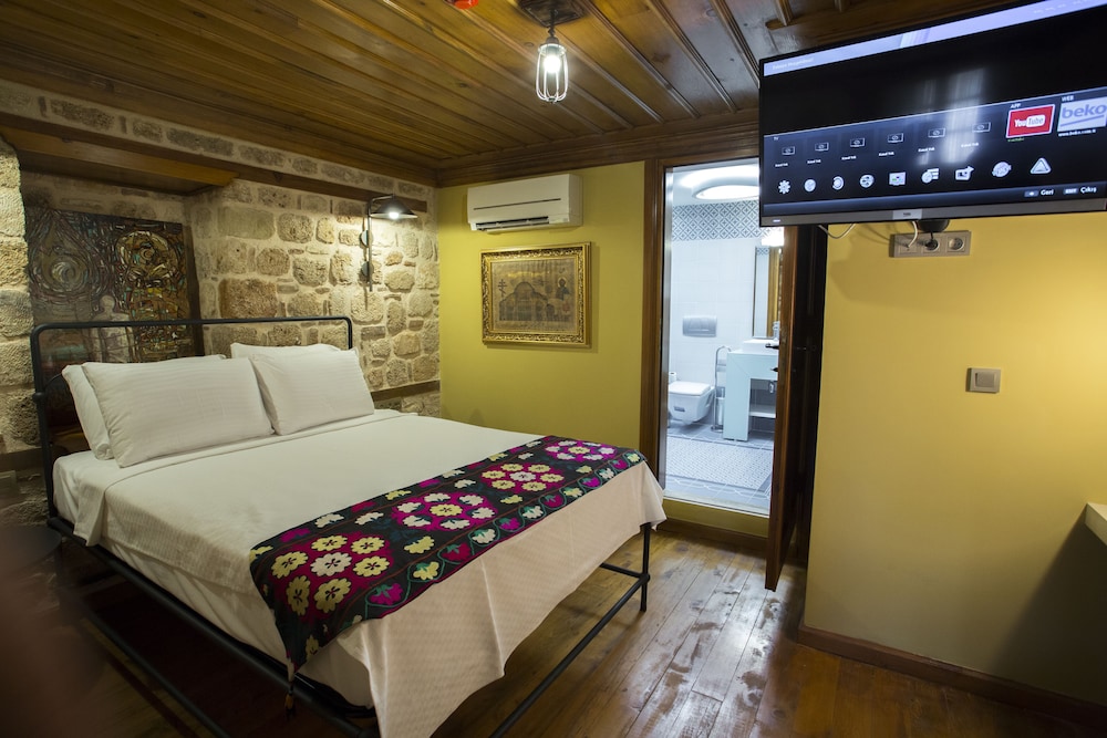 Char Me Hotel 3