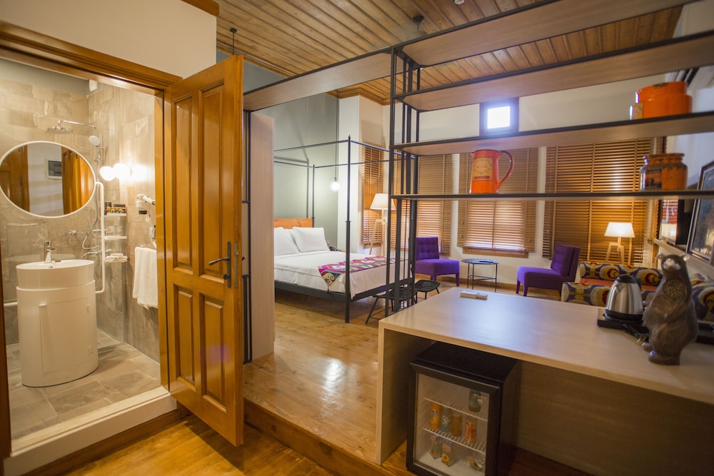 Char Me Hotel 23