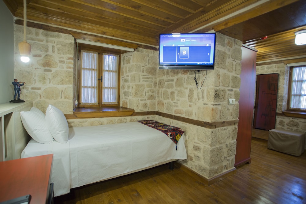 Char Me Hotel 13