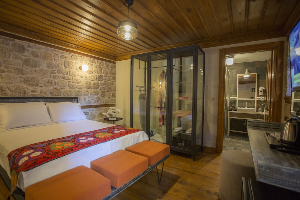 Char Me Hotel 6