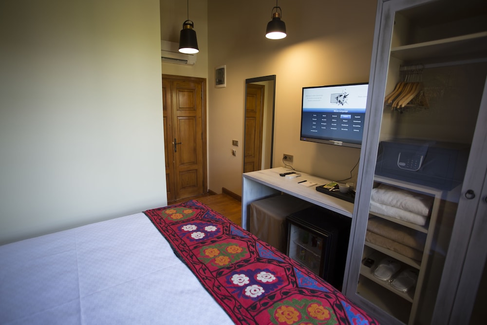 Char Me Hotel 8