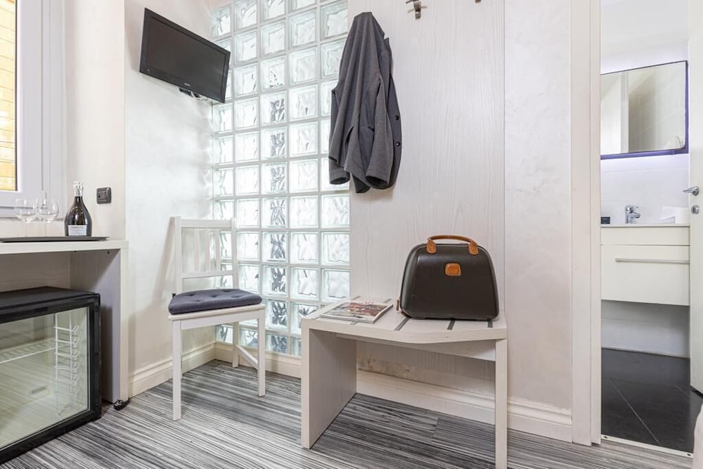 Spagna Boutique Luxury Suites 22