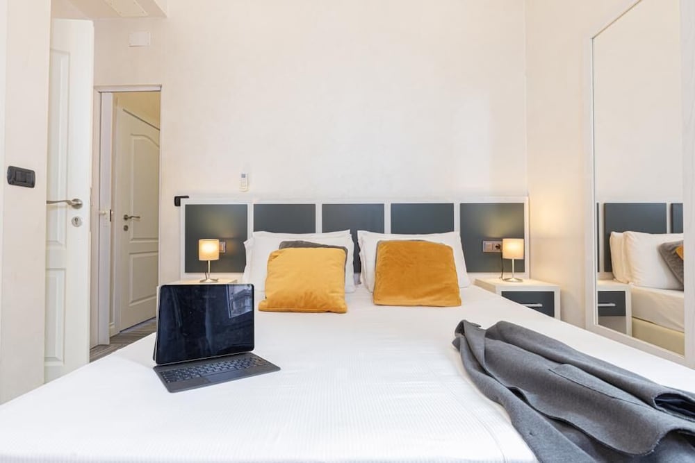 Spagna Boutique Luxury Suites 20