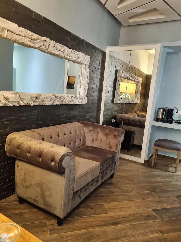 Spagna Boutique Luxury Suites 4