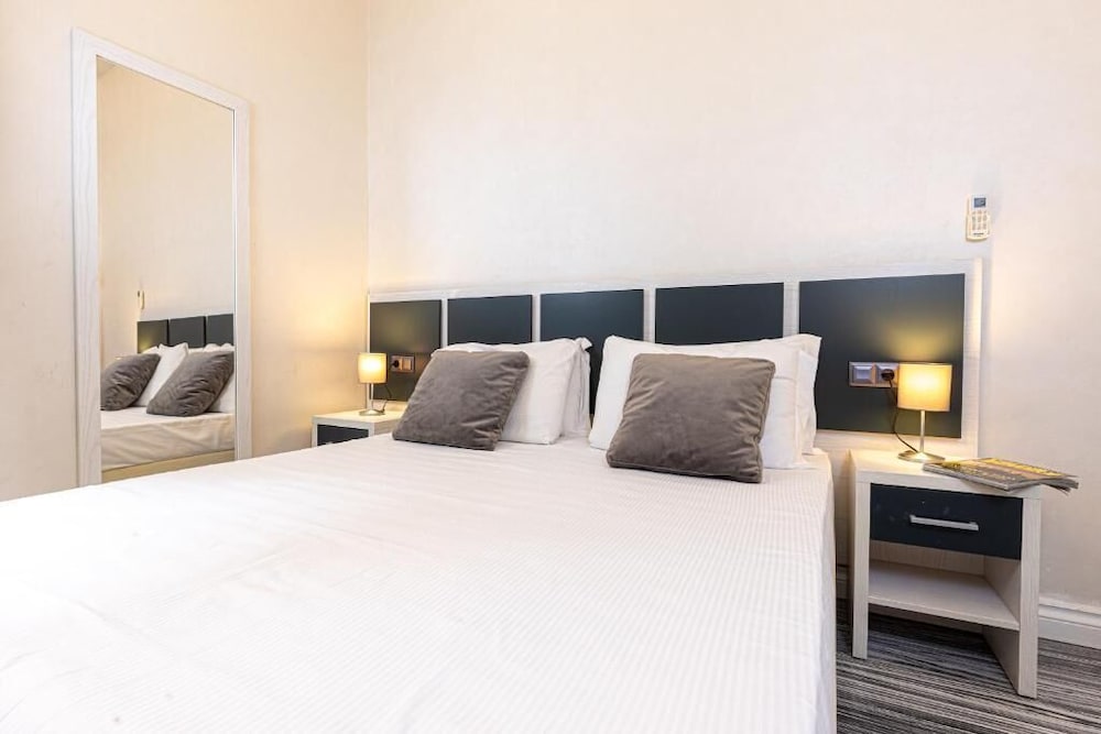 Spagna Boutique Luxury Suites 24