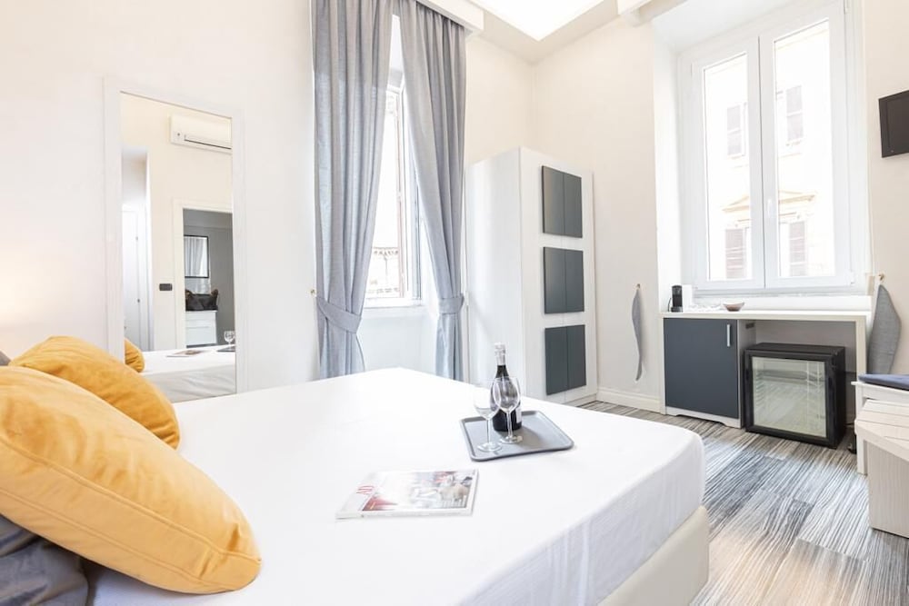 Spagna Boutique Luxury Suites 21