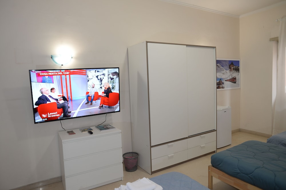 Emilio's Home 24