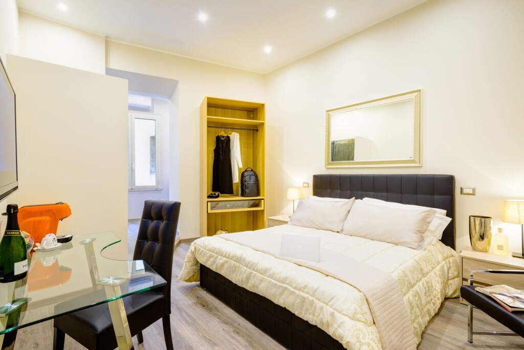 RHS Rienzo Suite 14