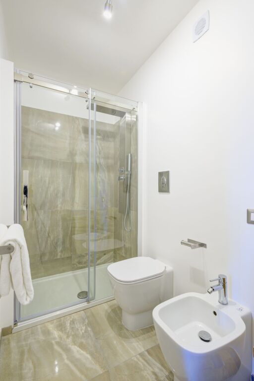 RHS Rienzo Suite 8
