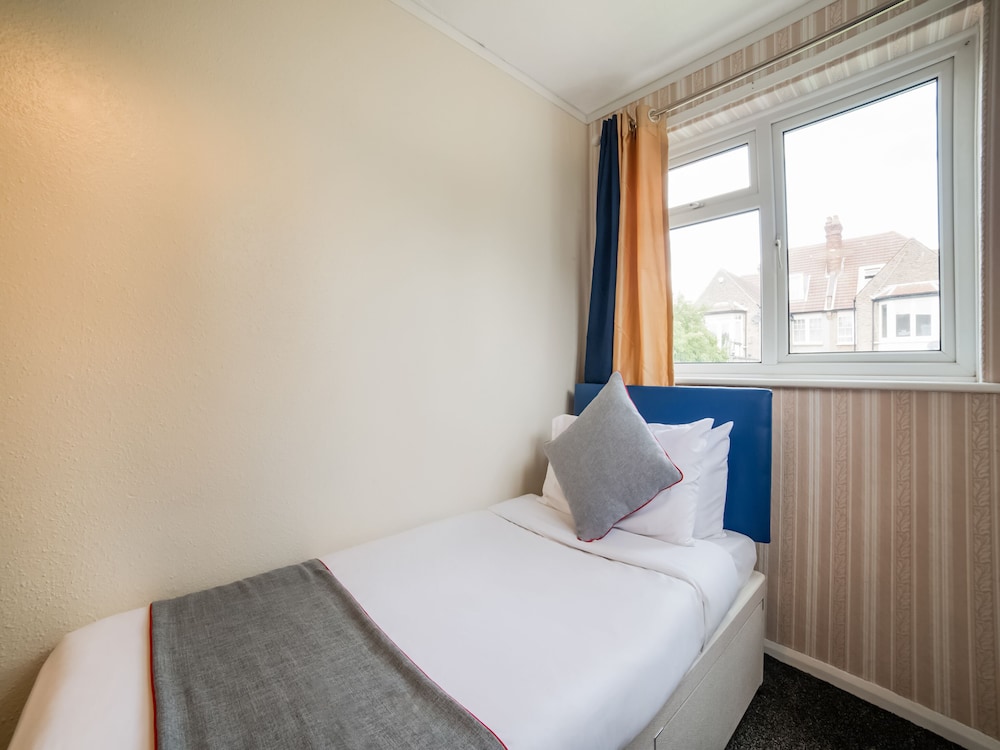 Devine Beach Guesthouse 17