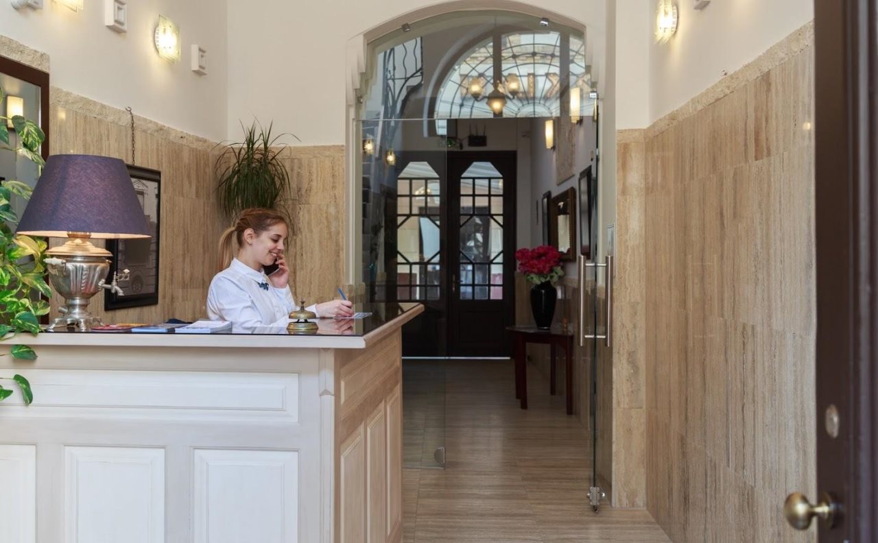 Hotel Mika Downtown 4
