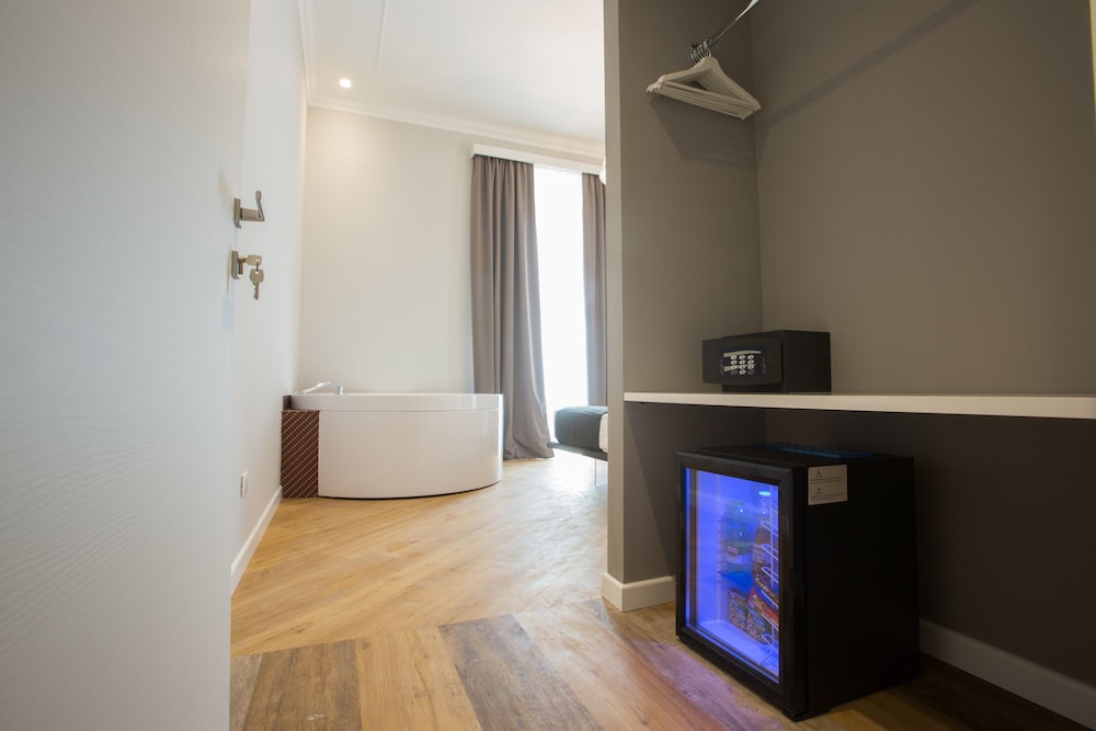 Ara Suite 6