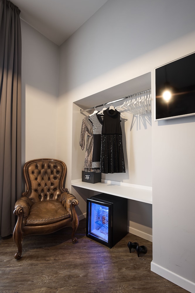 Ara Suite 24