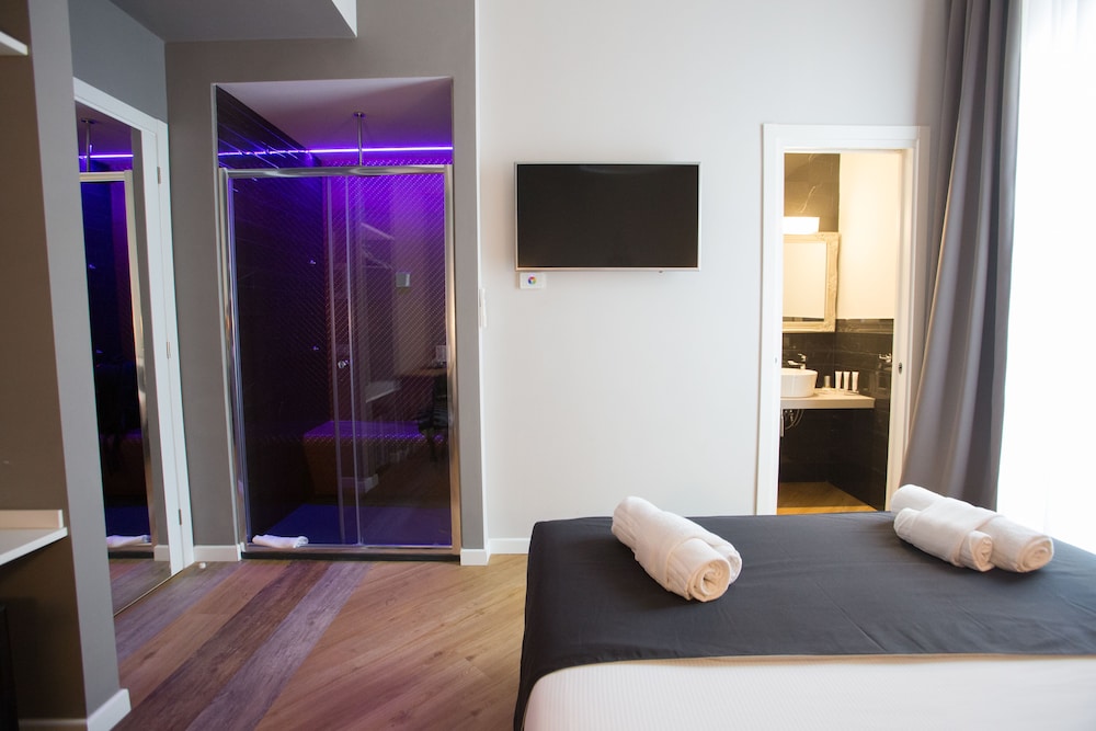 Ara Suite 11
