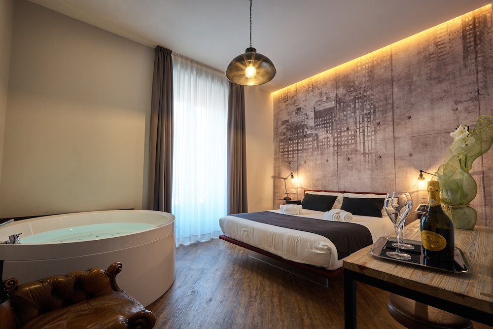 Ara Suite 13