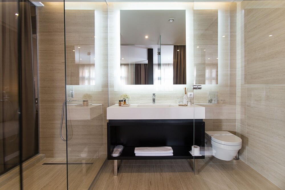 Dominic & Smart Luxury Suites Republic Square 2