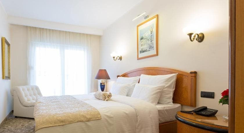 Sterling Hotel 1