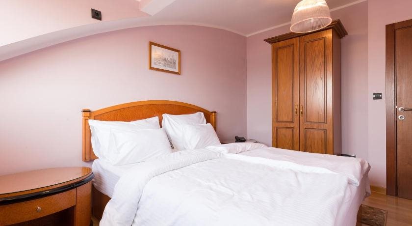 Sterling Hotel 10