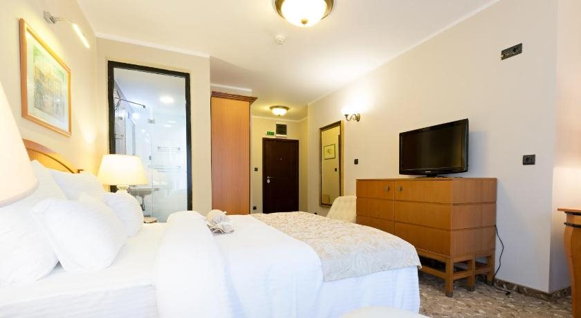 Sterling Hotel 14