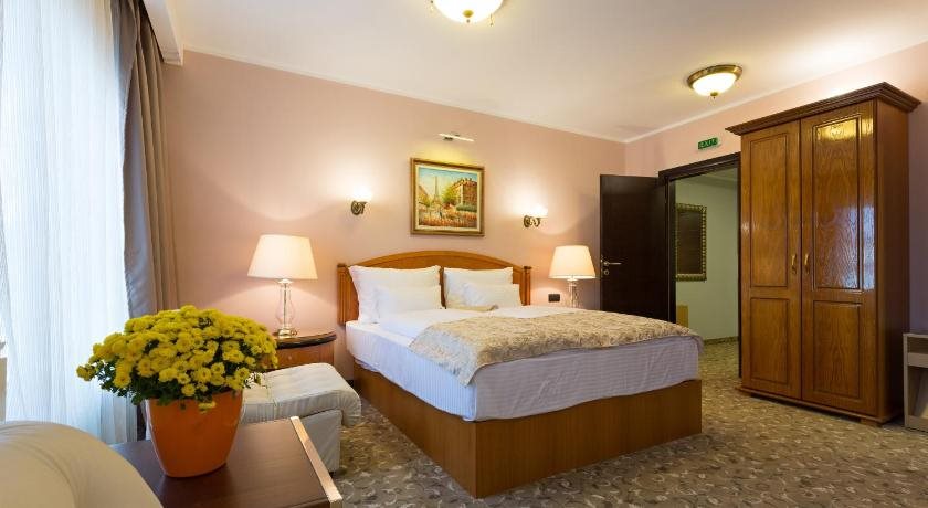 Sterling Hotel 5