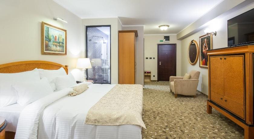 Sterling Hotel 6