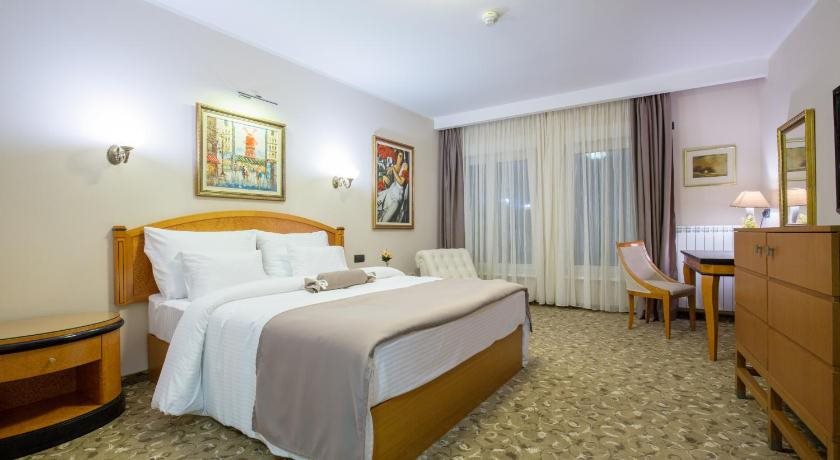Sterling Hotel 8