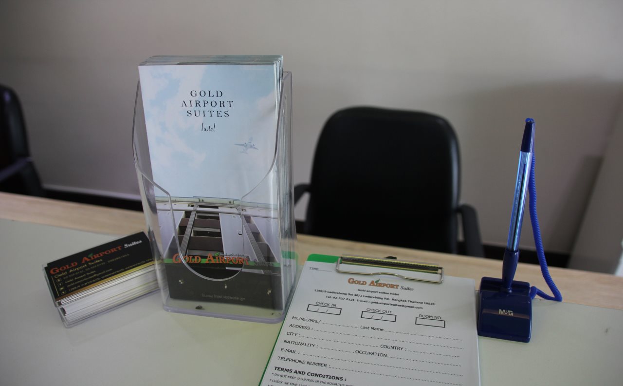 Gold Airport Suites 18
