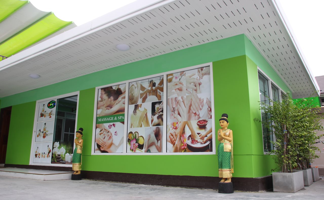 Gold Airport Suites 21