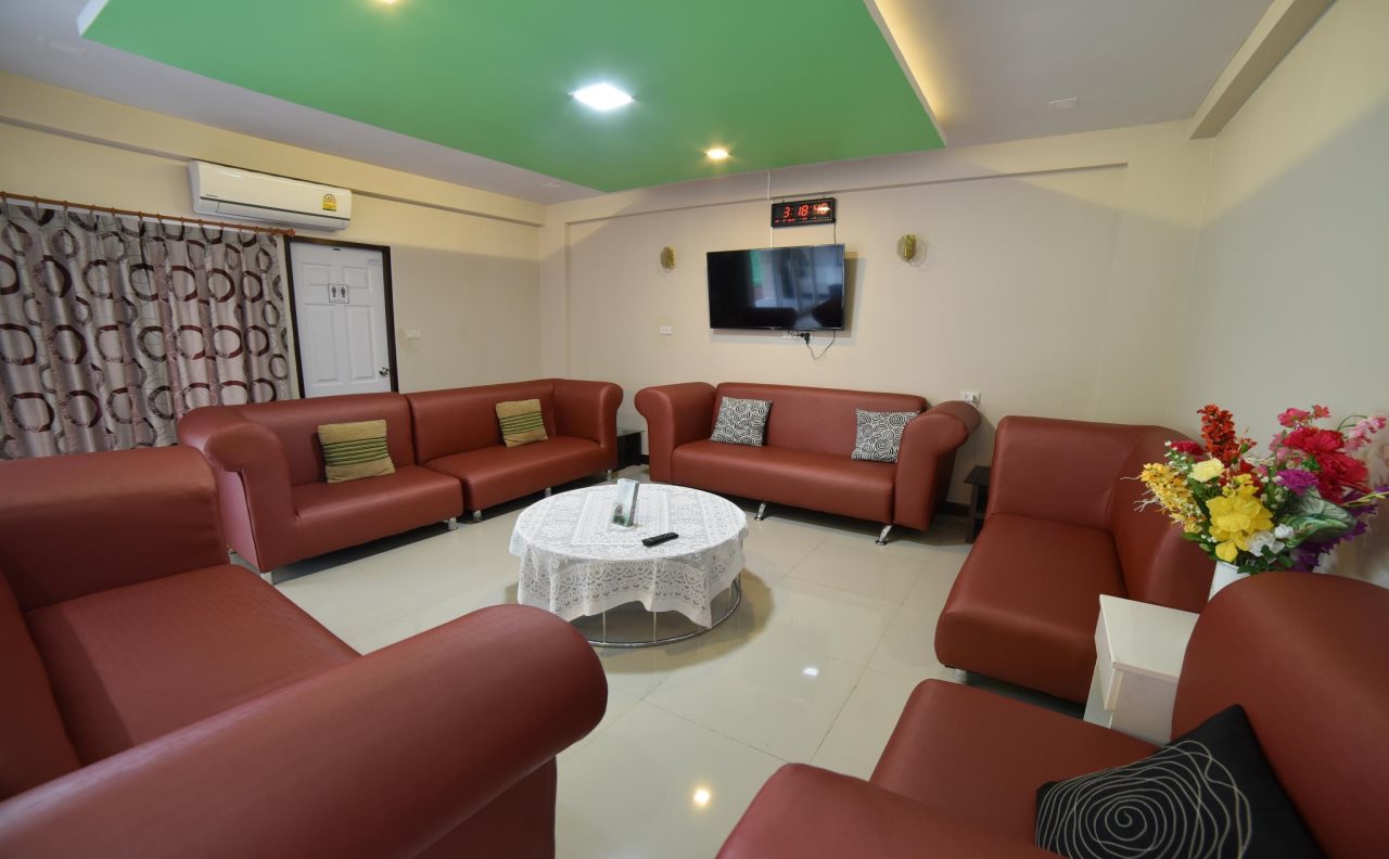 Gold Airport Suites 8