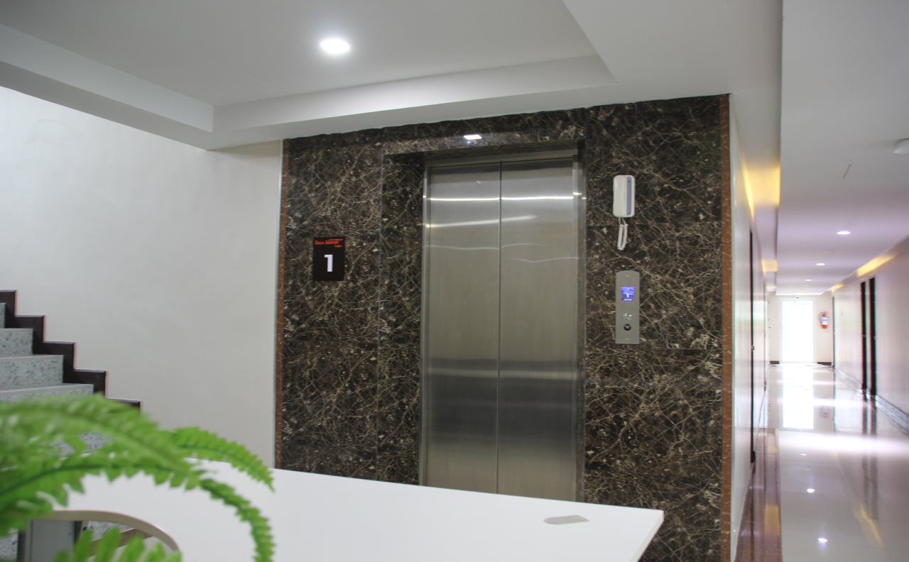 Gold Airport Suites 9