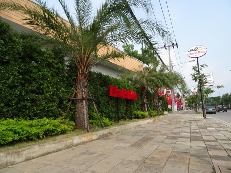 Friend's House Resort 1