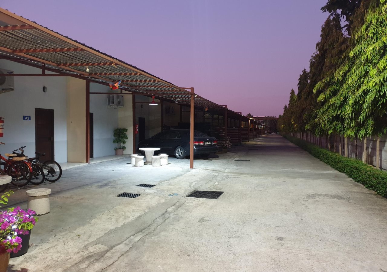 Friend's House Resort 13