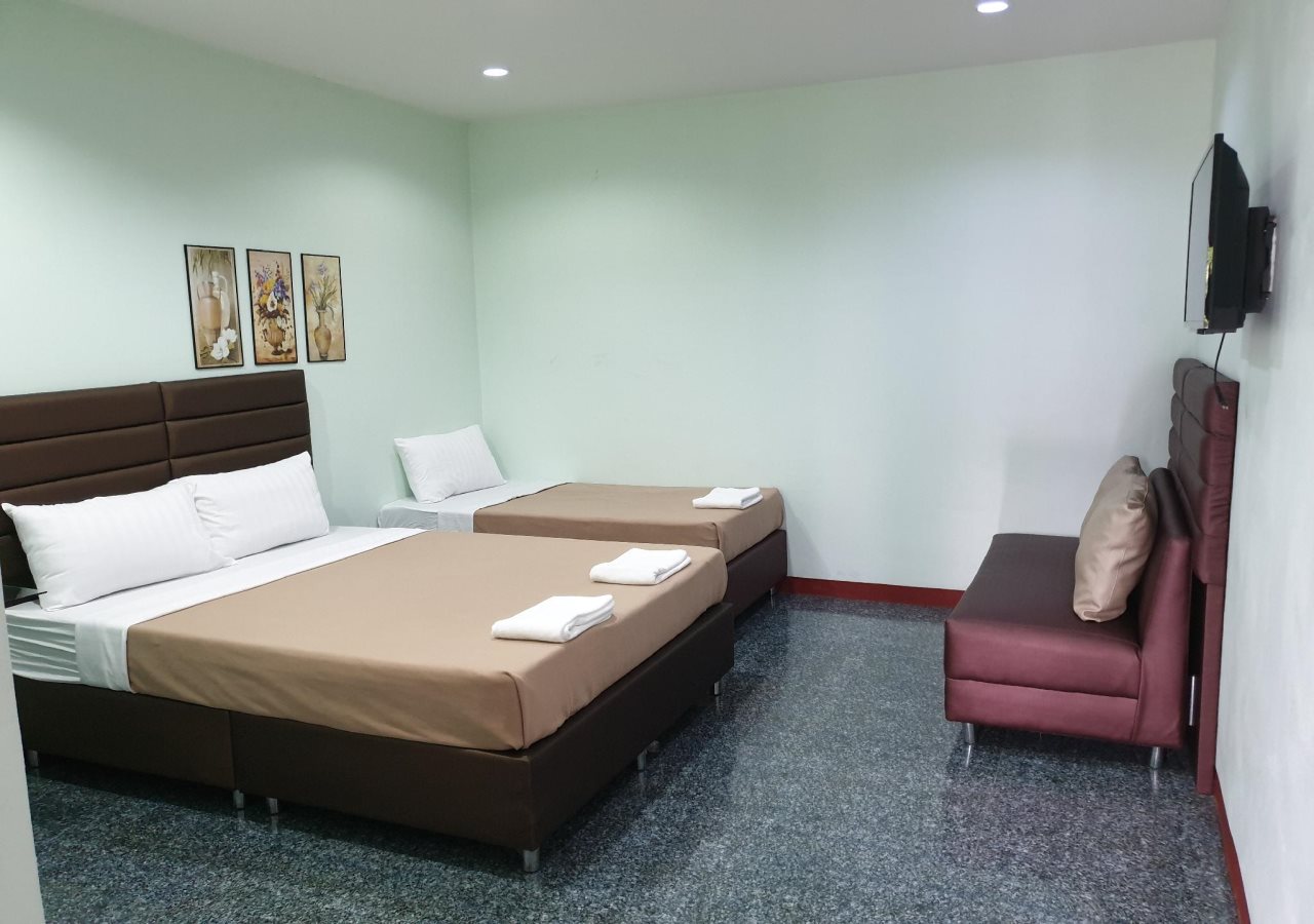Friend's House Resort 20
