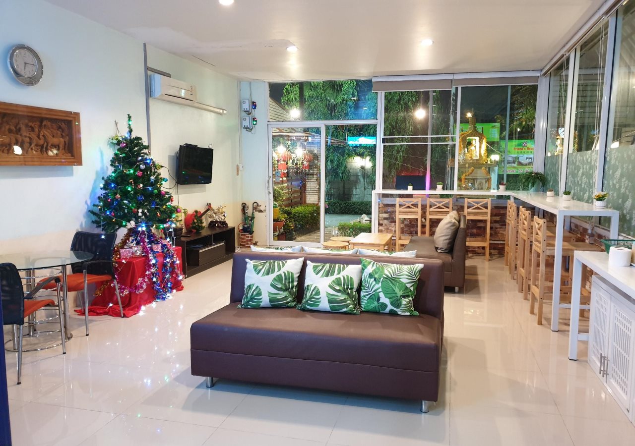 Friend's House Resort 4
