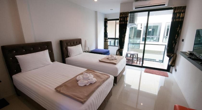 The Pool Resort 9