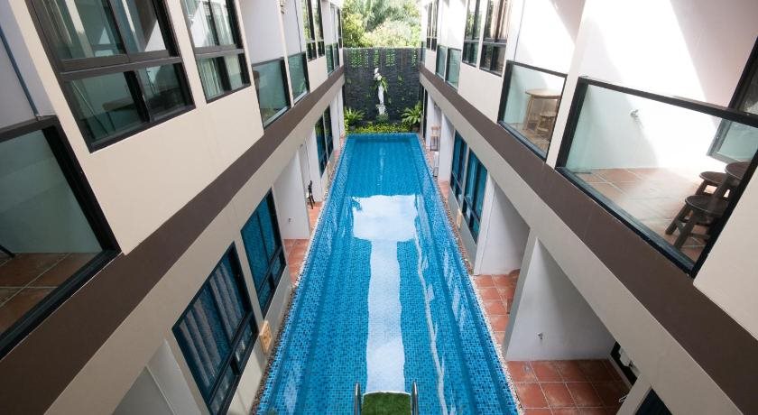 The Pool Resort 17