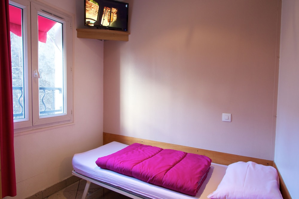 Bastille Hostel 5