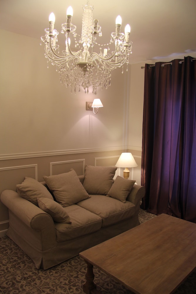 Bastille Hostel 23