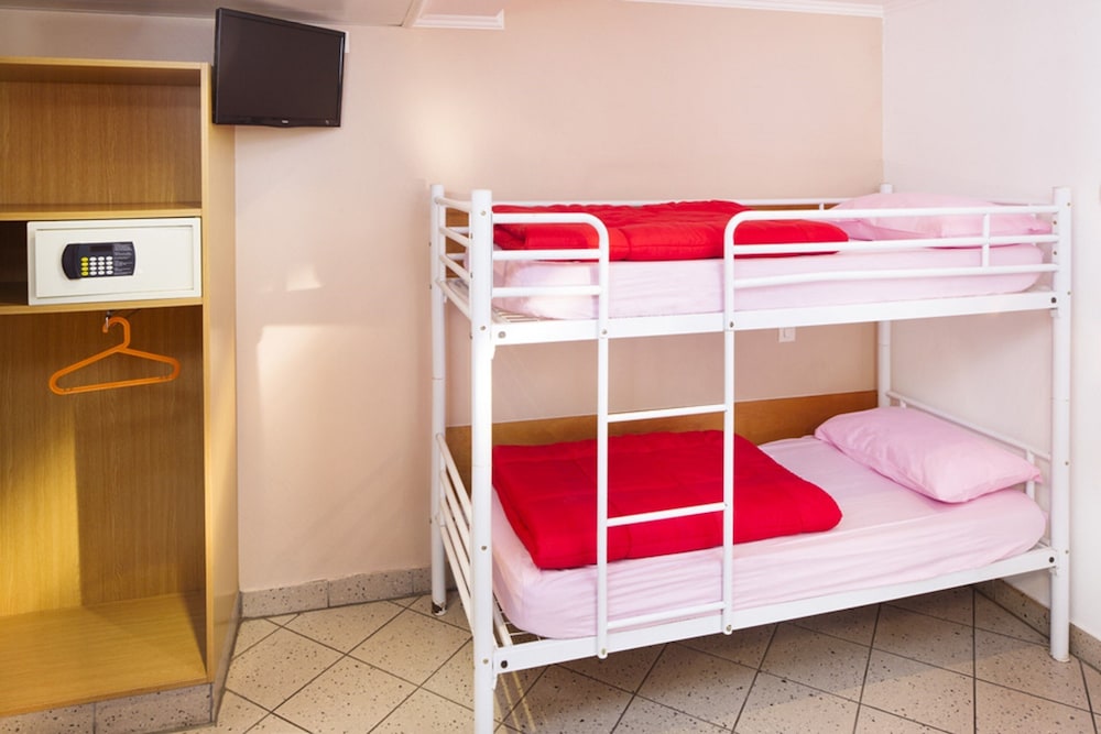 Bastille Hostel 7